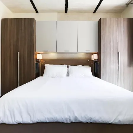 Pied-a-terre Apartment *